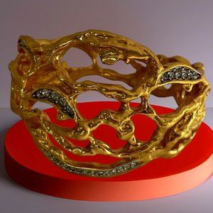 Elizabeth Taylor Treasured Vine Hinged Cuff Bracelet For Avon Gold Plated